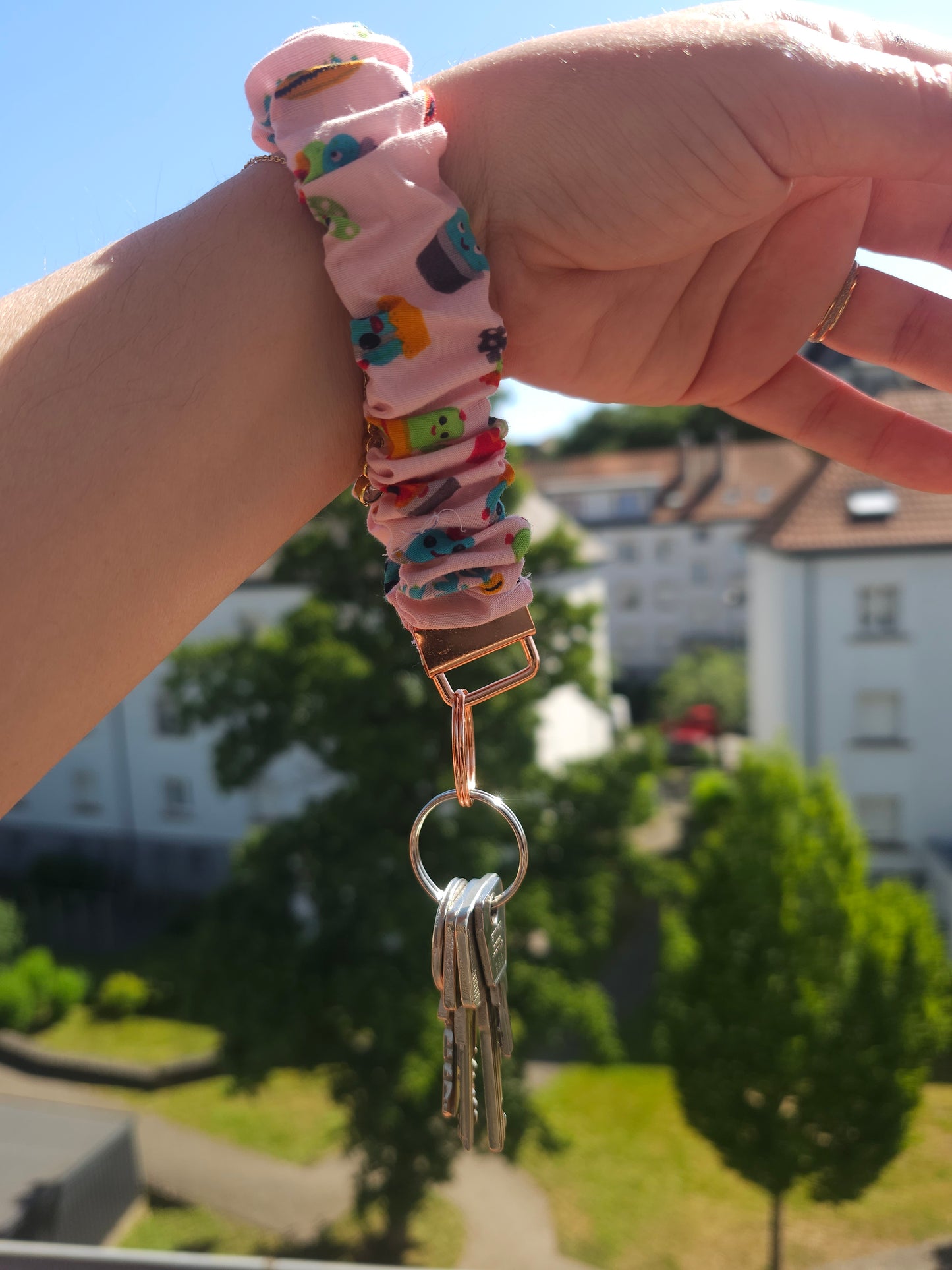 Bracelet Porte-Clés Scrunchie en Tissu - 17cm | 6 Motifs Colorés