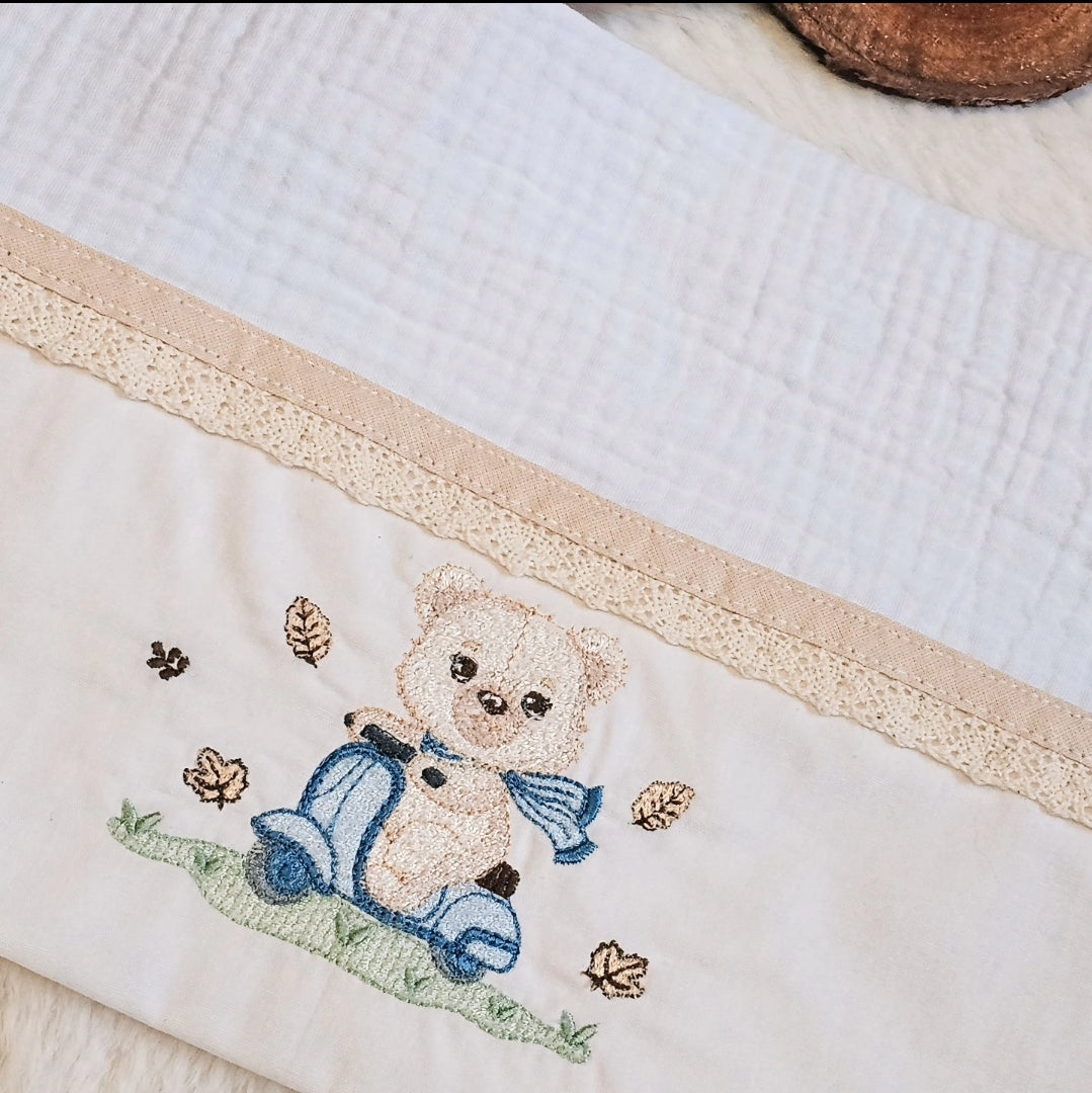 Set de 3 Langes Bébé Brodés – Thème Nounours en Automne