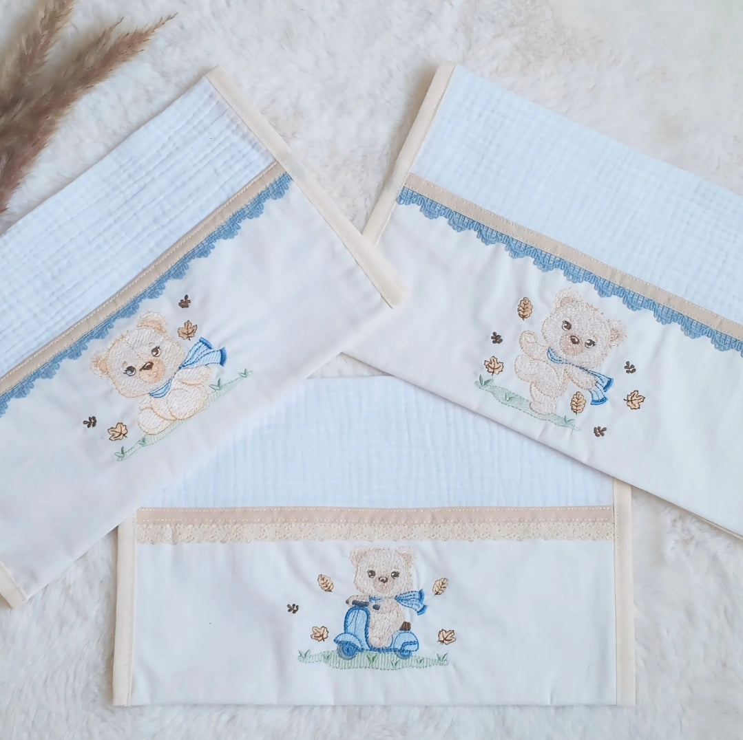 Set de 3 Langes Bébé Brodés – Thème Nounours en Automne