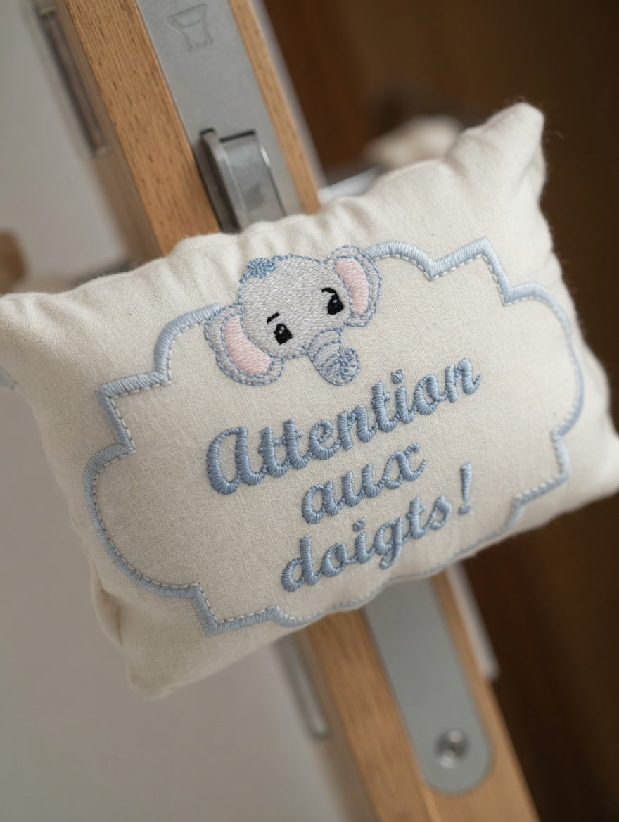 Cale Porte Bébé Personnalisable – Protection Anti Pincement Doigts