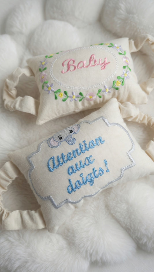 Cale Porte Bébé Personnalisable – Protection Anti Pincement Doigts